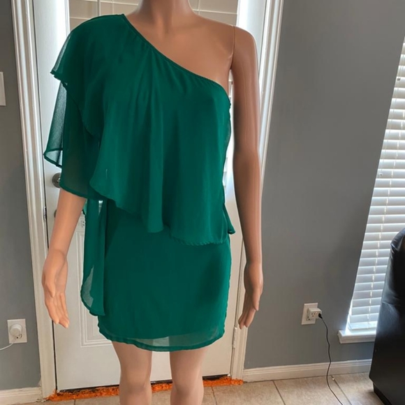 Sleeveless one shoulder dress - Picture 5 of 5